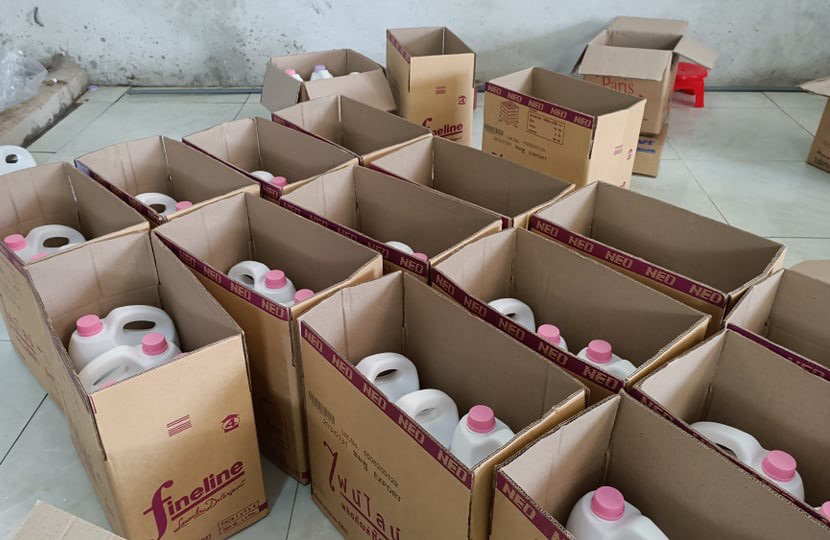 Cảnh sát phát hiện vụ làm giả chất tẩy rửa, nước giặt cực lớn - Ảnh 4. Cảnh sát phát hiện vụ làm giả chất tẩy rửa, nước giặt cực lớn - Ảnh 4.