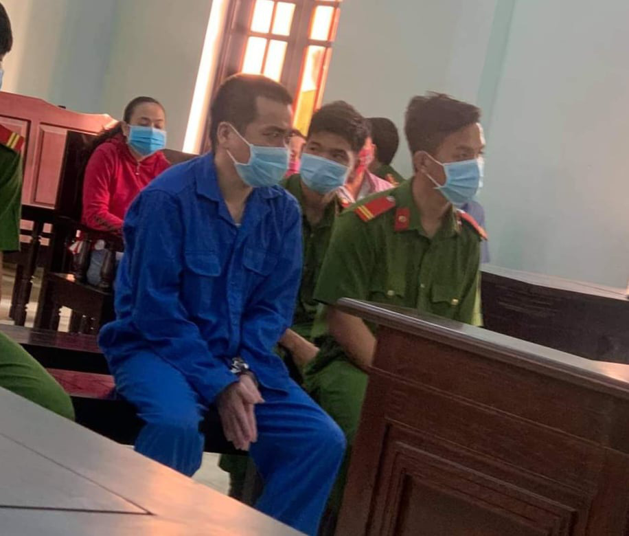 Thầy giáo dâm ô, quan hệ tình dục với nhiều nam sinh - Ảnh 1.