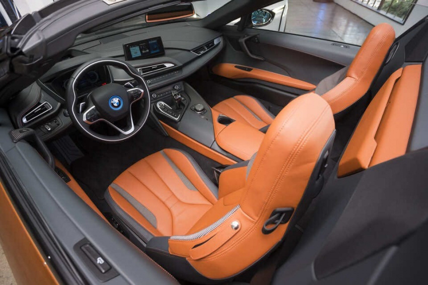 Siêu xe BMW i8 mà thủ môn Bùi Tiến Dũng vừa tậu có gì đặc biệt? - Ảnh 5.