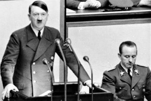 Hitler đã sử dụng kẻ đóng thế để chết thay như thế nào? - Ảnh 1.
