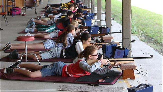 Trẻ em Nga được dạy cách dùng AK để… giáo dục lòng yêu nước - Ảnh 7.