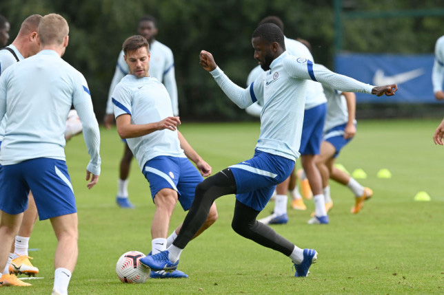 Cesar Azpilicueta và Antonio Rudiger trong buổi tập.