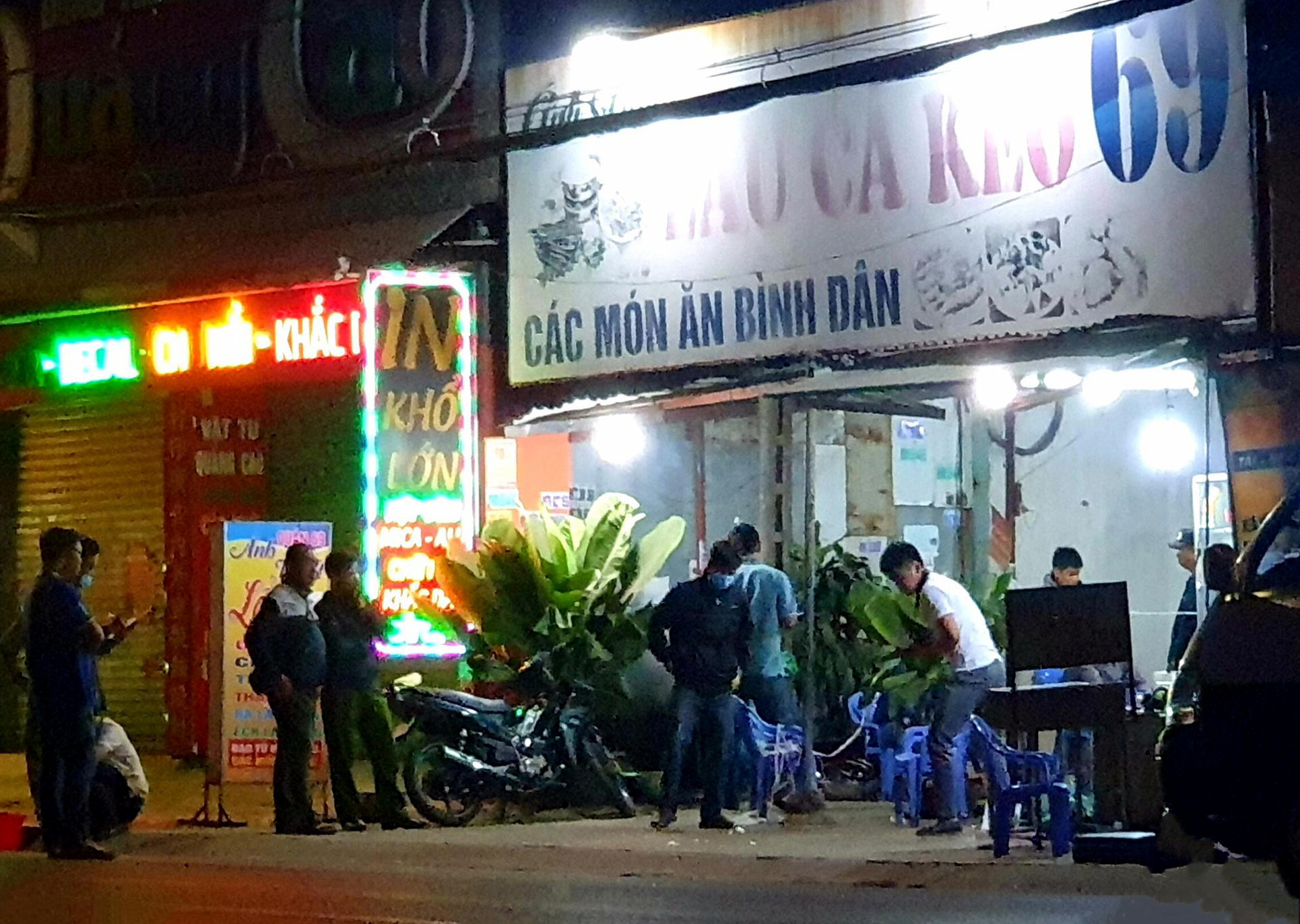 Án mạng kinh hãi, nam thanh niên gục chết trên vỉa hè  - Ảnh 1.