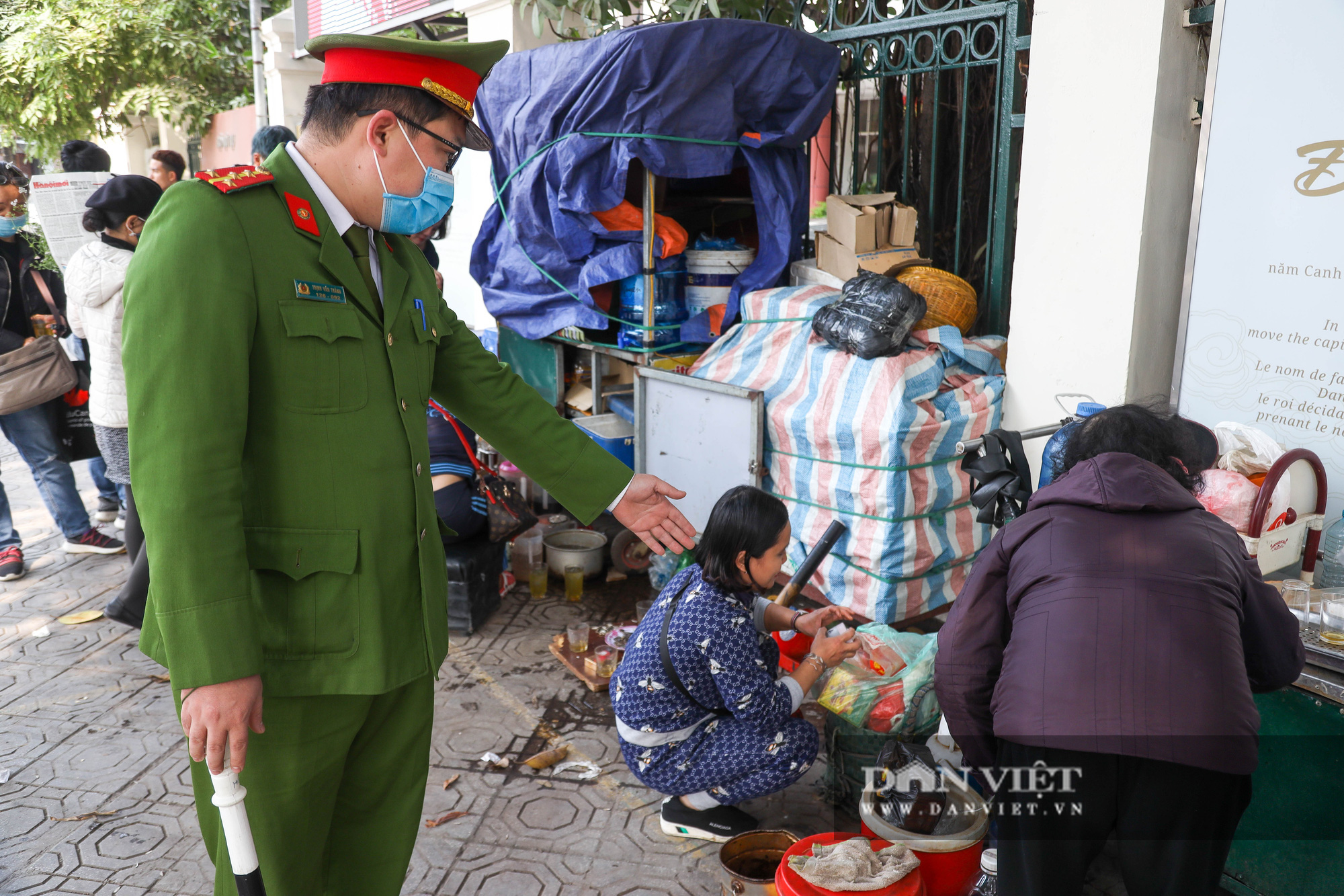 Hà Nội phòng dịch gắt gao, nhà hàng quán nhậu đìu hiu bất ngờ - Ảnh 8.