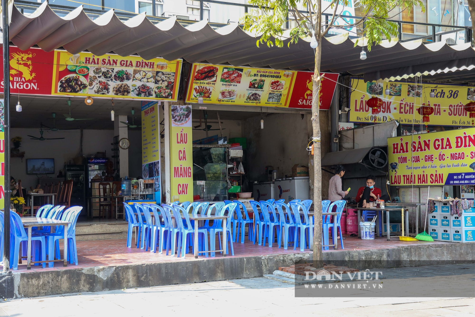 Hà Nội phòng dịch gắt gao, nhà hàng quán nhậu đìu hiu bất ngờ - Ảnh 12.