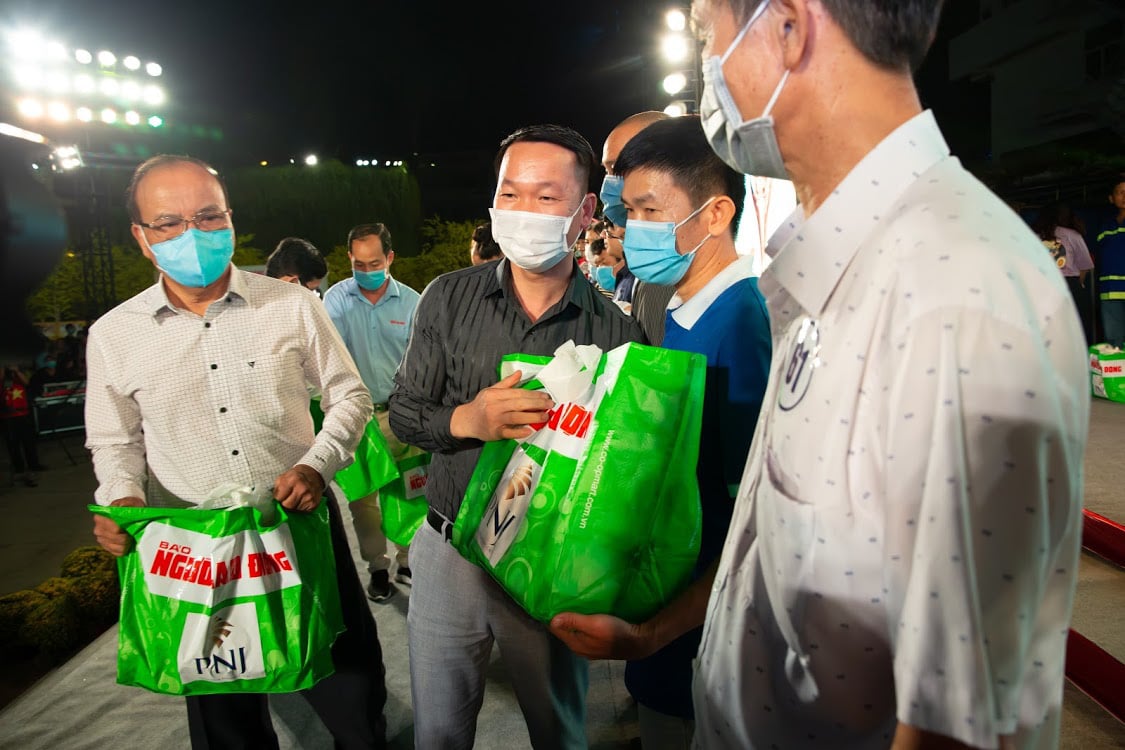 PNJ hỗ trợ công nhân nghèo đón Tết Tân Sửu 2021 - Ảnh 3.