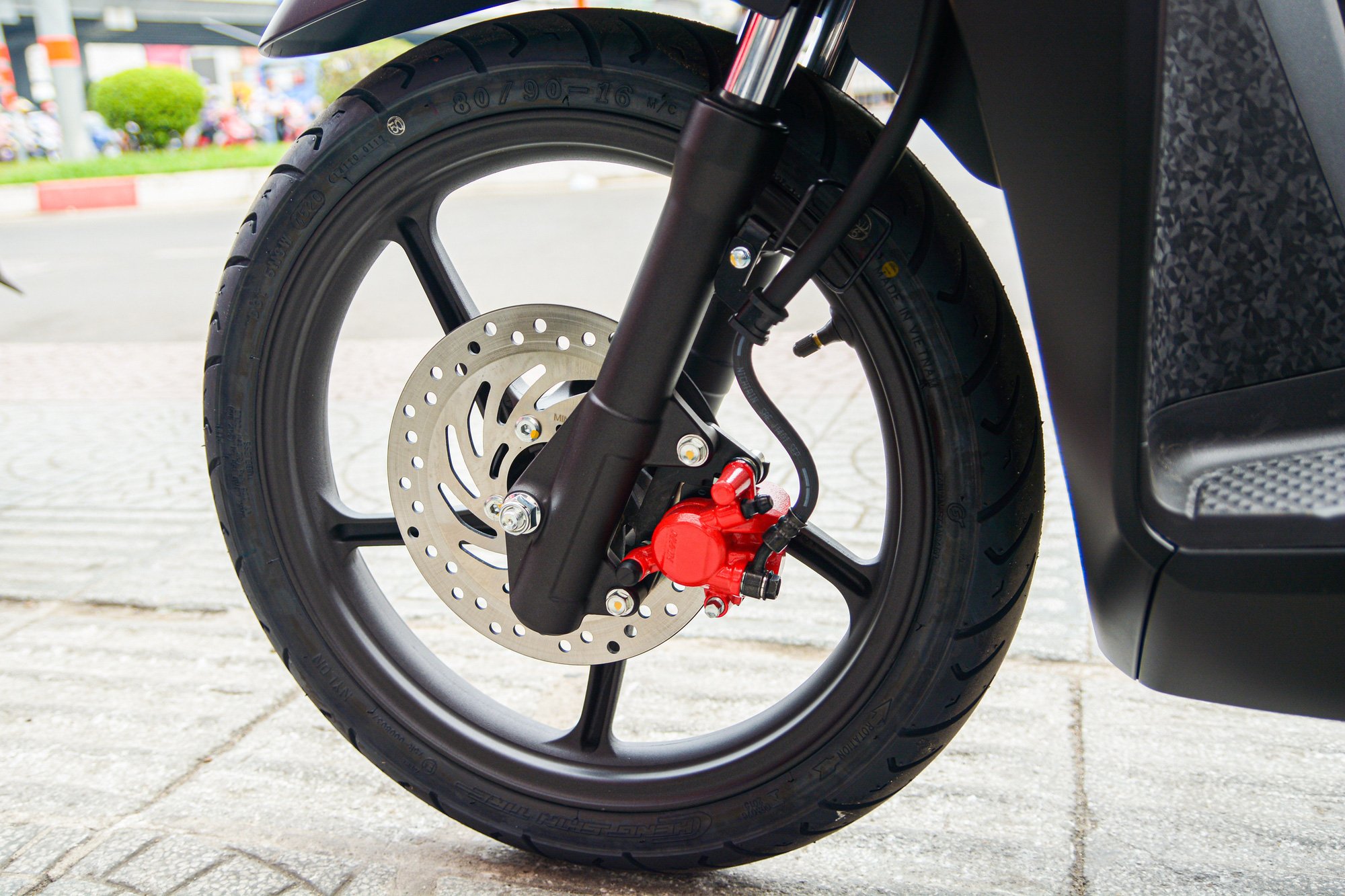 Honda Vision phiên bản mới tiếp tục bị tăng giá bán - Ảnh 5. Honda Vision phiên bản mới tiếp tục bị tăng giá bán - Ảnh 5.