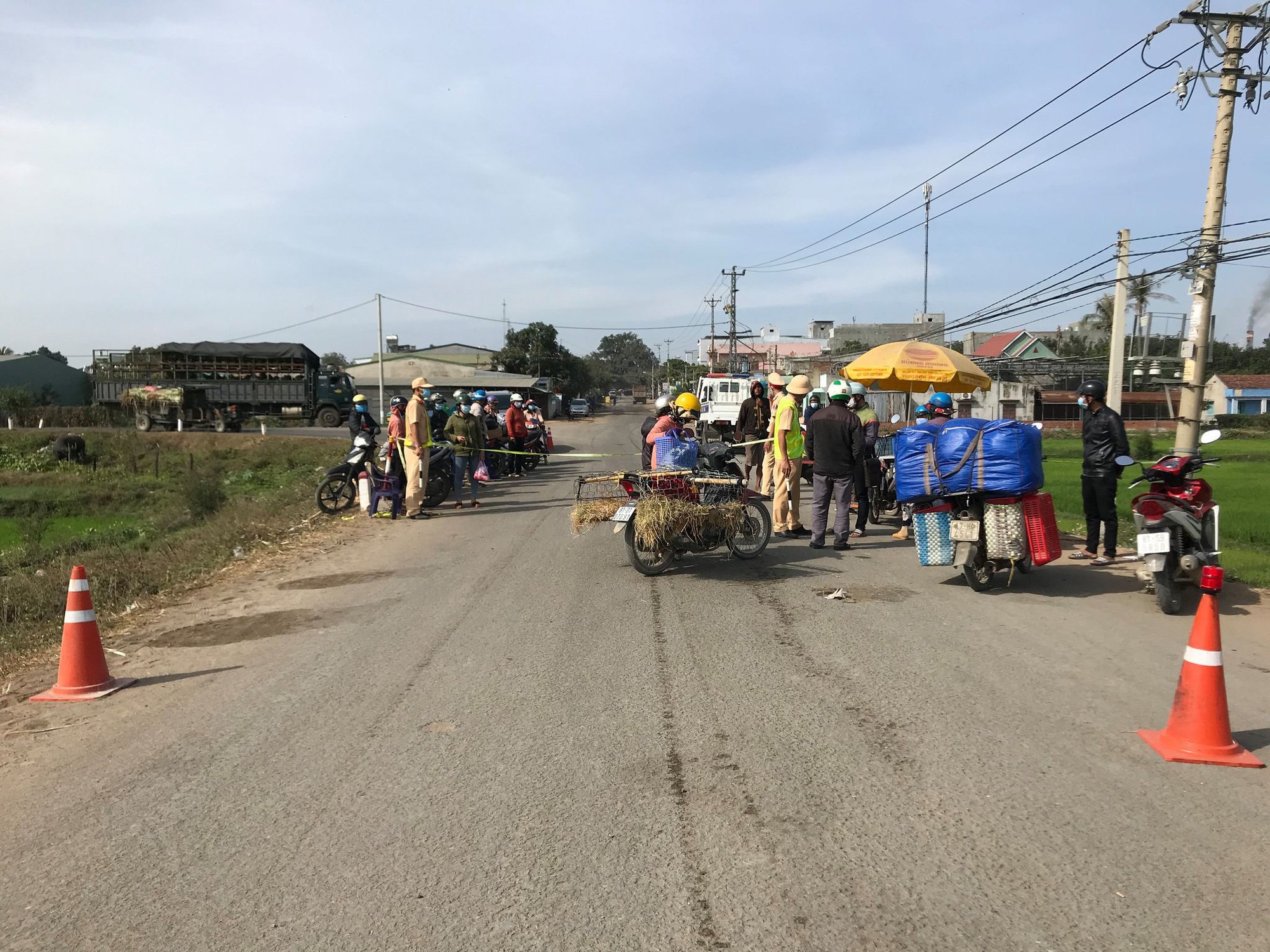 Gia Lai: Cận cảnh ở vùng “tâm dịch”, nơi có 5 ca dương tính với Covid-19 - Ảnh 6.