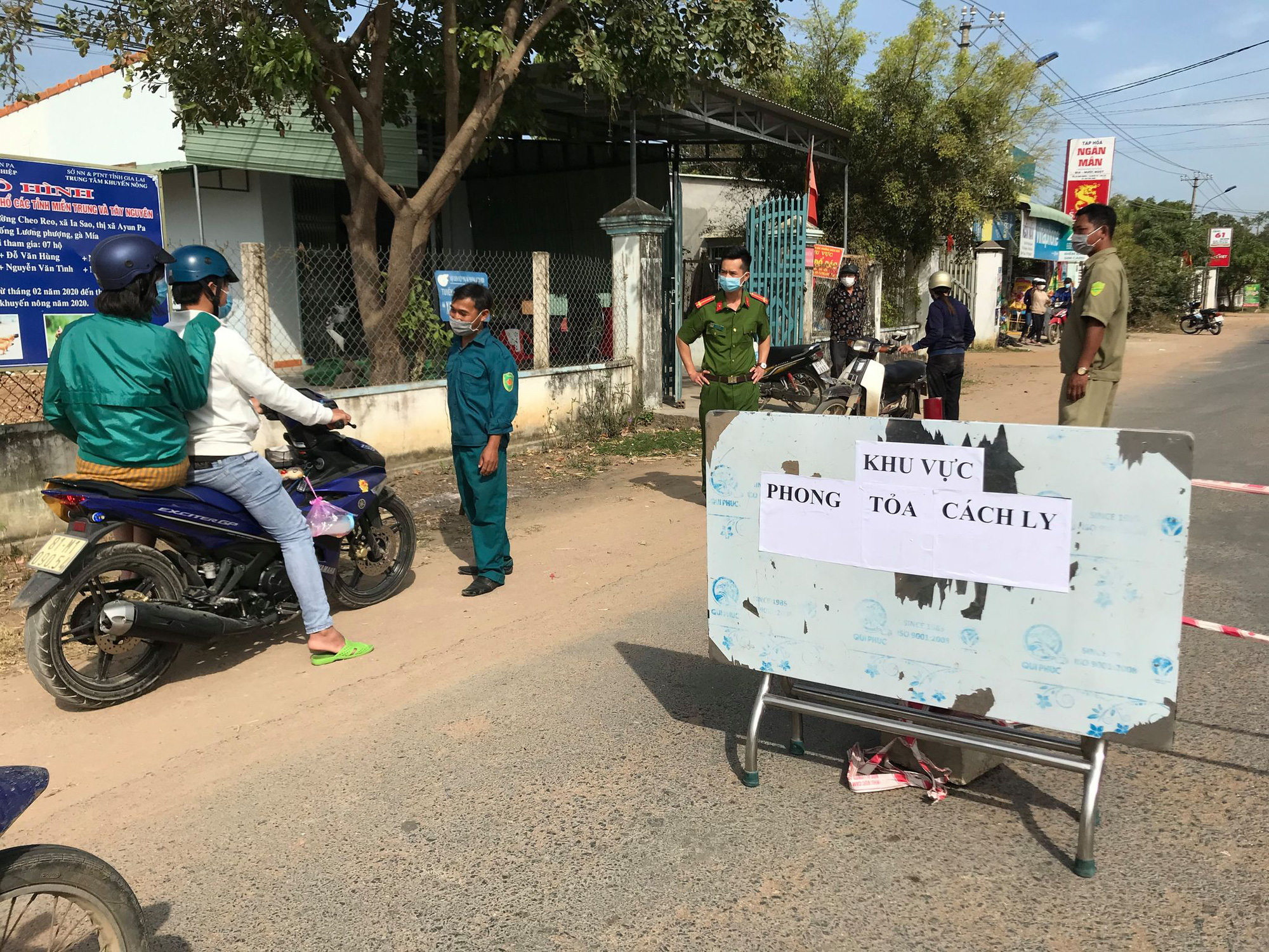 Gia Lai: Cận cảnh ở vùng “tâm dịch”, nơi có 5 ca dương tính với Covid-19 - Ảnh 1.