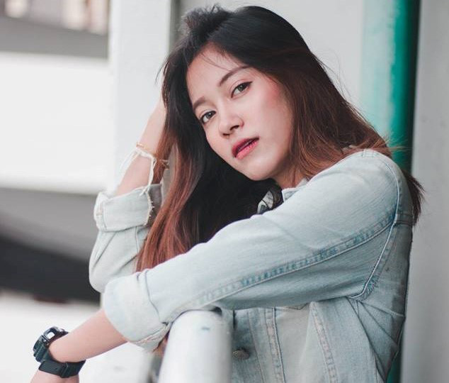 3 bóng hồng làng báo Thái Lan: Bạn gái Supachai Jaided là &quot;máy bay&quot; xinh đẹp - Ảnh 1.