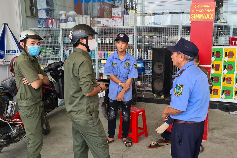 Bình Dương: Nhóm dàn cảnh cướp xe ở siêu thị - Ảnh 3.