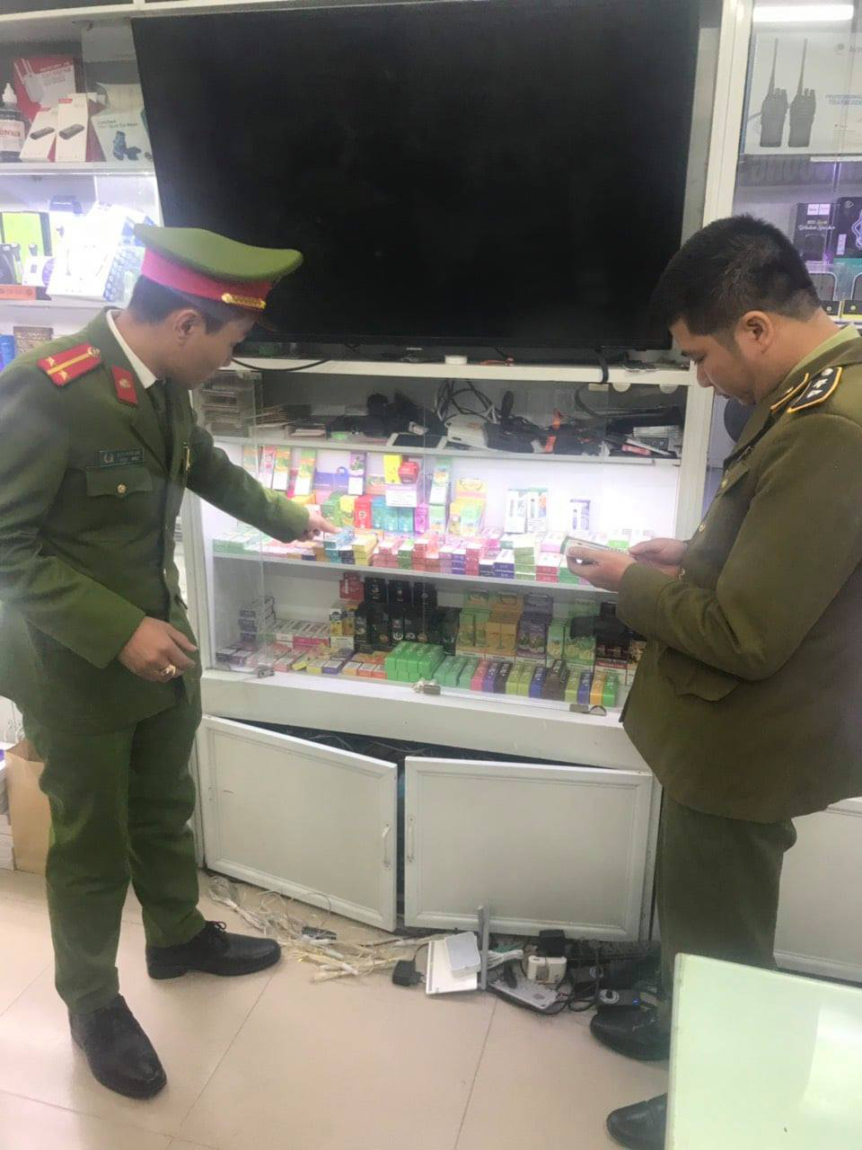 Hải Dương: Phát hiện cơ sở kinh doanh thuốc lá điện tử trái phép - Ảnh 1. Hải Dương: Phát hiện cơ sở kinh doanh thuốc lá điện tử trái phép - Ảnh 1.