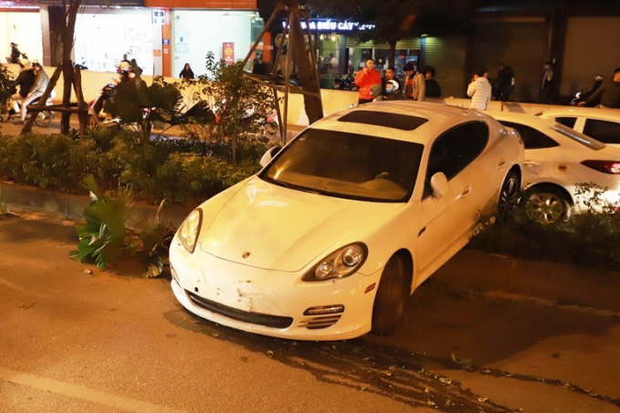 Thực hư vụ tài xế ô tô Porsche tai nạn do đột quỵ - Ảnh 1.