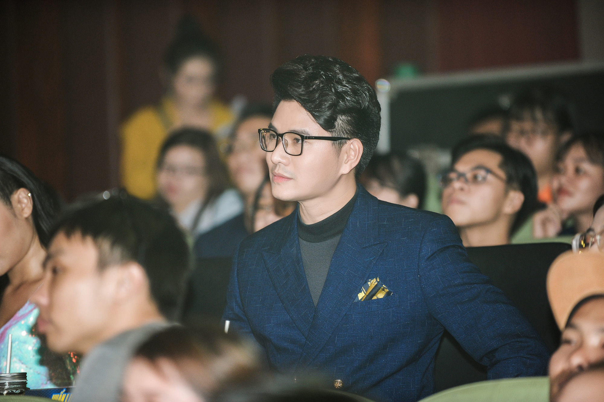 MC Vũ Mạnh Cường: &quot;Dẫn lễ trao giải, sai một chữ cũng trở thành thảm họa&quot; - Ảnh 2.