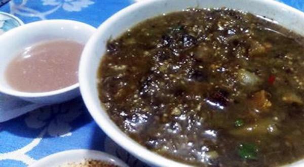 Da trâu thối và loạt những đặc sản lạ từ mắt tới miệng làm bằng da trâu của đồng bào vùng cao - Ảnh 2. Da trâu thối và loạt những đặc sản lạ từ mắt tới miệng làm bằng da trâu của đồng bào vùng cao - Ảnh 2.
