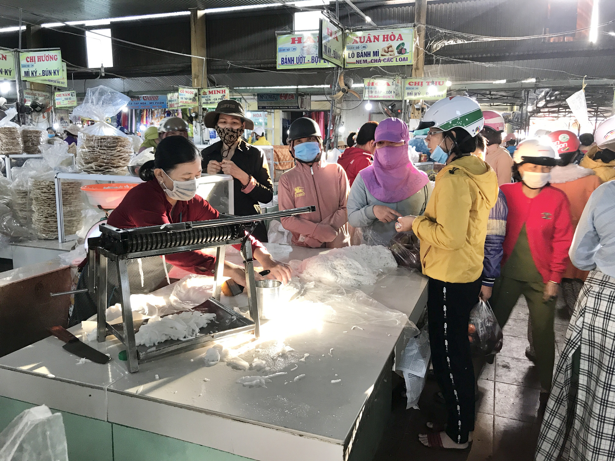 Đà Nẵng: Điều gì đặc biệt tại phiên chợ quê ngày 30 Tết? - Ảnh 6. Đà Nẵng: Điều gì đặc biệt tại phiên chợ quê ngày 30 Tết? - Ảnh 6.