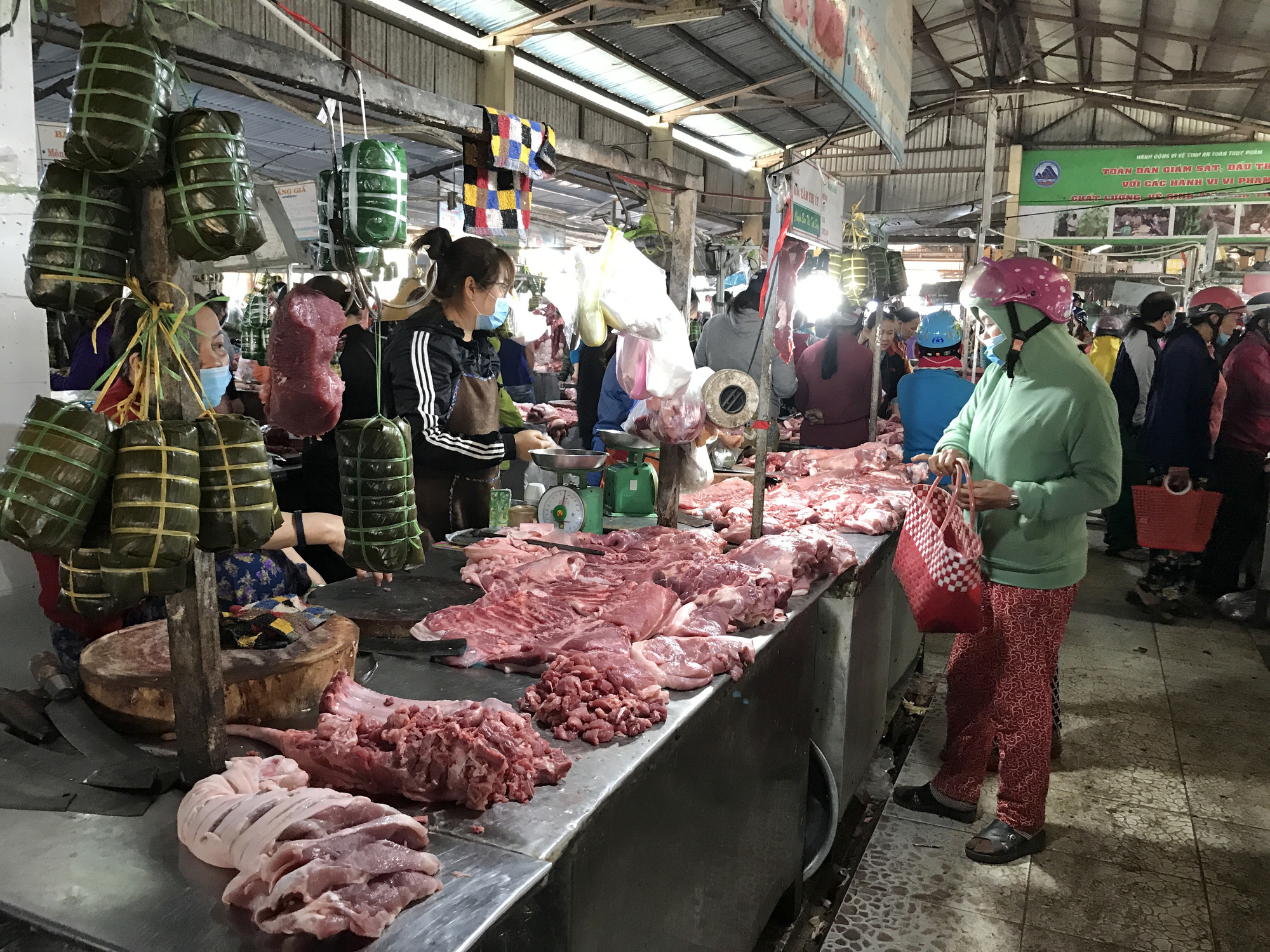 Đà Nẵng: Điều gì đặc biệt tại phiên chợ quê ngày 30 Tết? - Ảnh 9. Đà Nẵng: Điều gì đặc biệt tại phiên chợ quê ngày 30 Tết? - Ảnh 9.