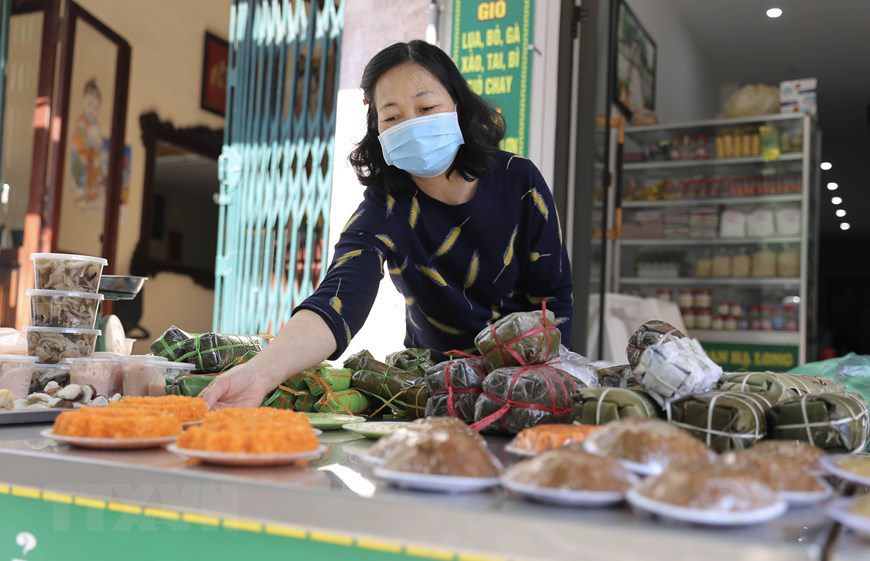 Hà Nội: Đi chợ truyền thống ngày 30 Tết Nguyên đán Tân Sửu 2021 - Ảnh 4. Hà Nội: Đi chợ truyền thống ngày 30 Tết Nguyên đán Tân Sửu 2021 - Ảnh 4.