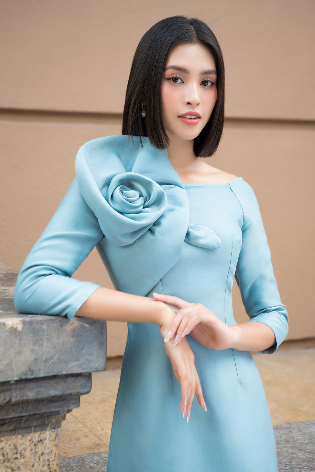 Đỗ Mỹ Linh, Trần Tiểu Vy gợi ý cách mặc áo dài Tết đẹp như hoa hậu - Ảnh 6.