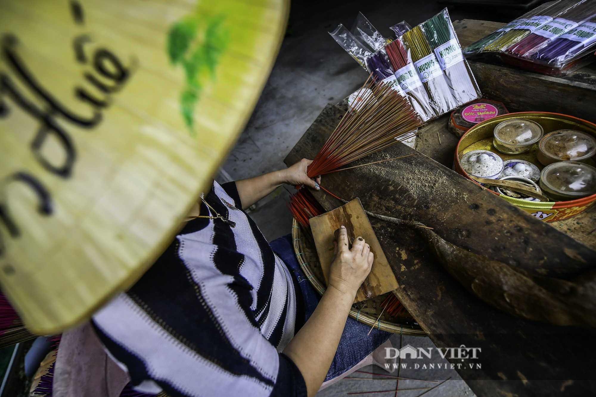 Đến Huế thương, ghé thăm làng hương Thủy Xuân “nơi không chỉ có đẹp mà còn thơm” - Ảnh 7.