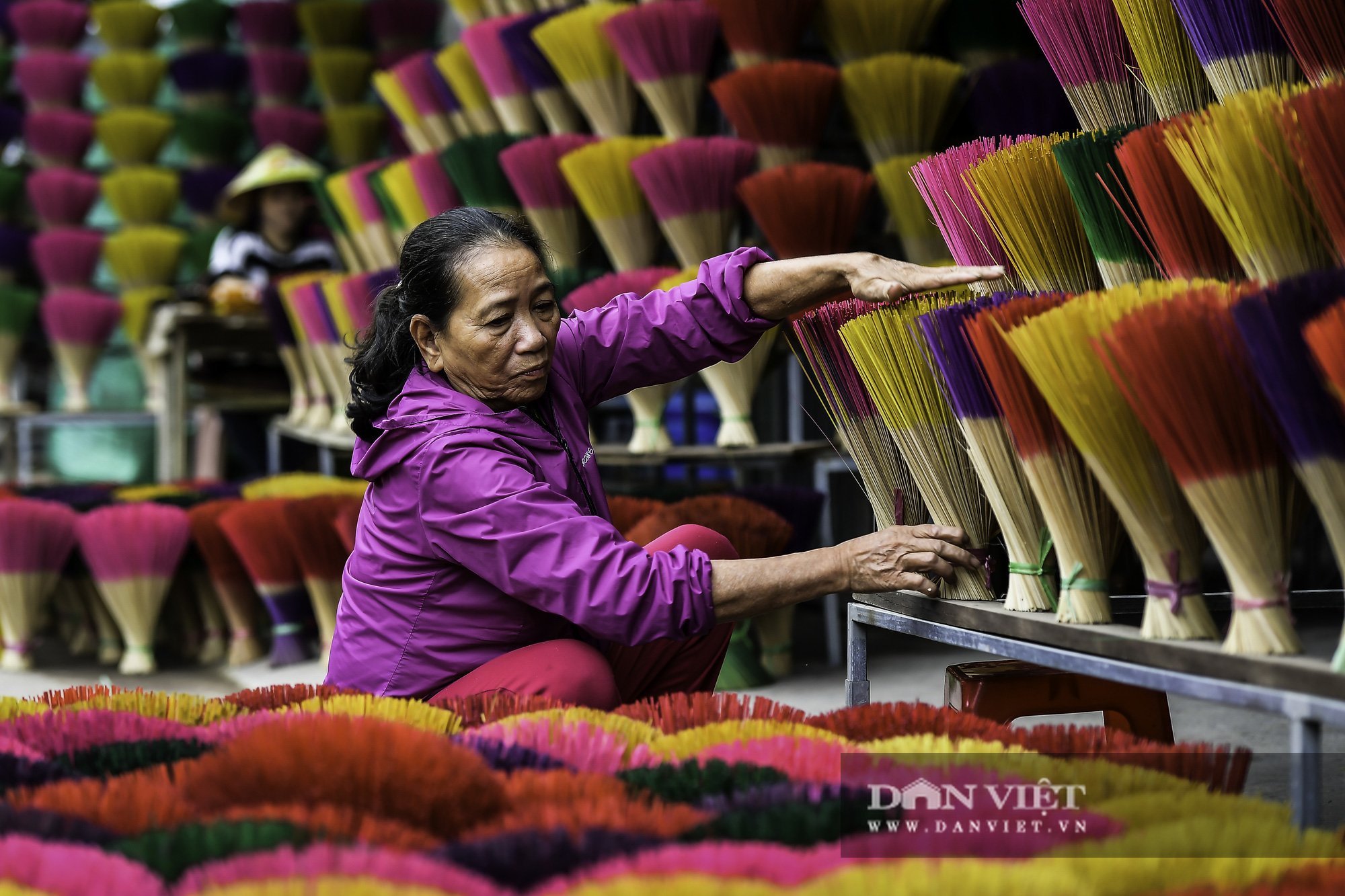 Đến Huế thương, ghé thăm làng hương Thủy Xuân “nơi không chỉ có đẹp mà còn thơm” - Ảnh 9.