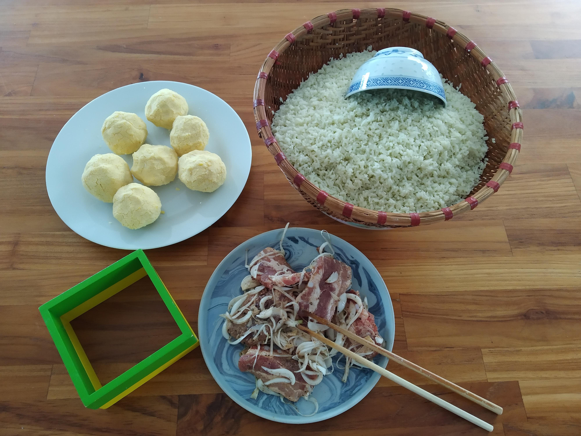 Bài dự thi &quot;Ăn Tết thời Covid&quot;: Bánh chưng thời Covid - Ảnh 3.