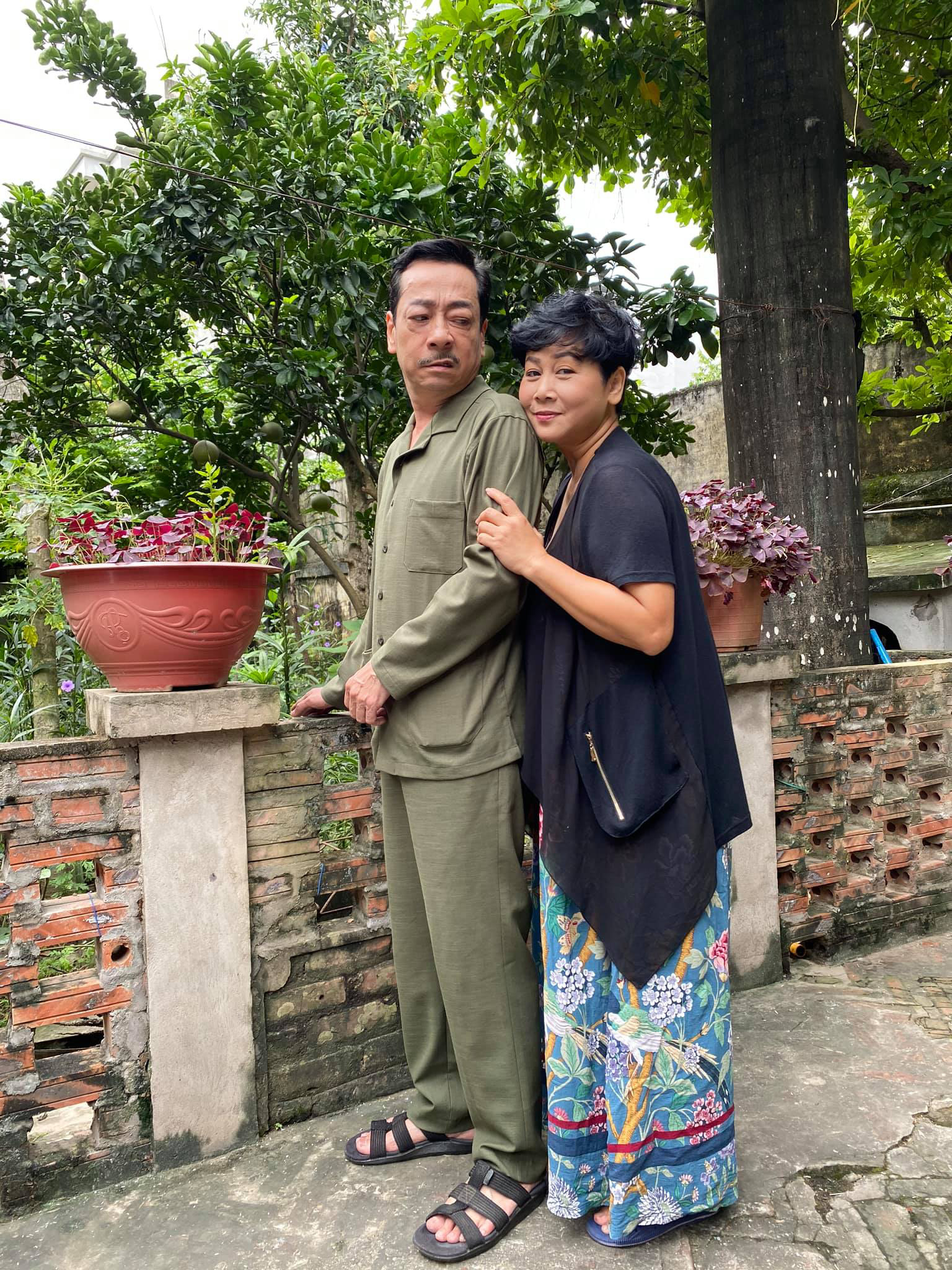 Bộ ảnh “siêu hiếm” của NSND Hoàng Dũng với các mỹ nhân nức tiếng màn ảnh Việt - Ảnh 13.