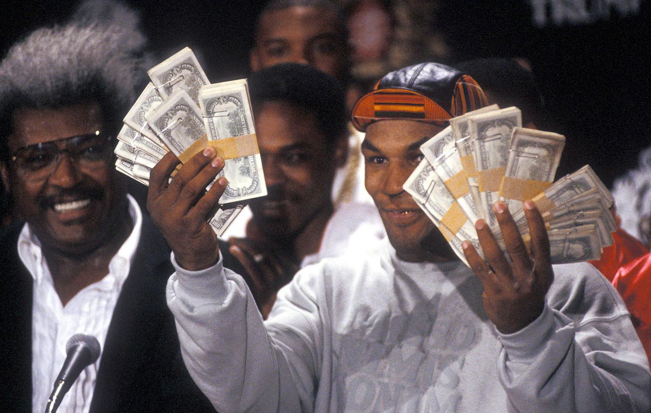 Dị như Mike Tyson: Mua lâu đài 19 phòng, mỗi phòng bố trí 1 em - Ảnh 2.