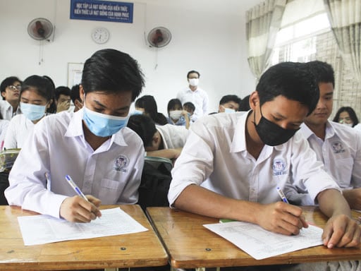 Đi học lại thời dịch Covid-19, học sinh, sinh viên khai báo y tế ra sao? - Ảnh 2.
