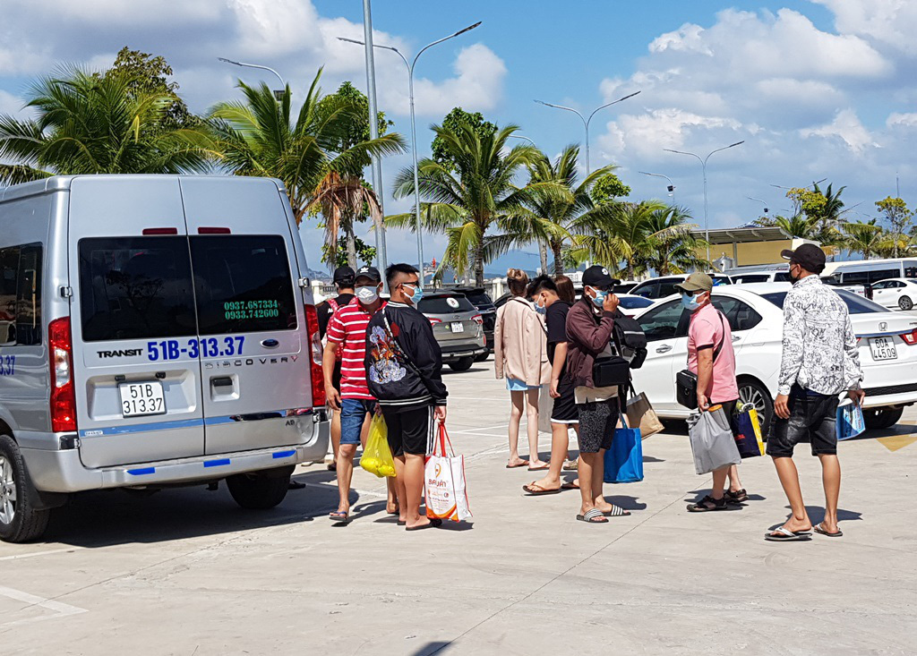 Nha Trang: Du khách đi tour biển đảo thưa vắng dịp Tết - Ảnh 4.