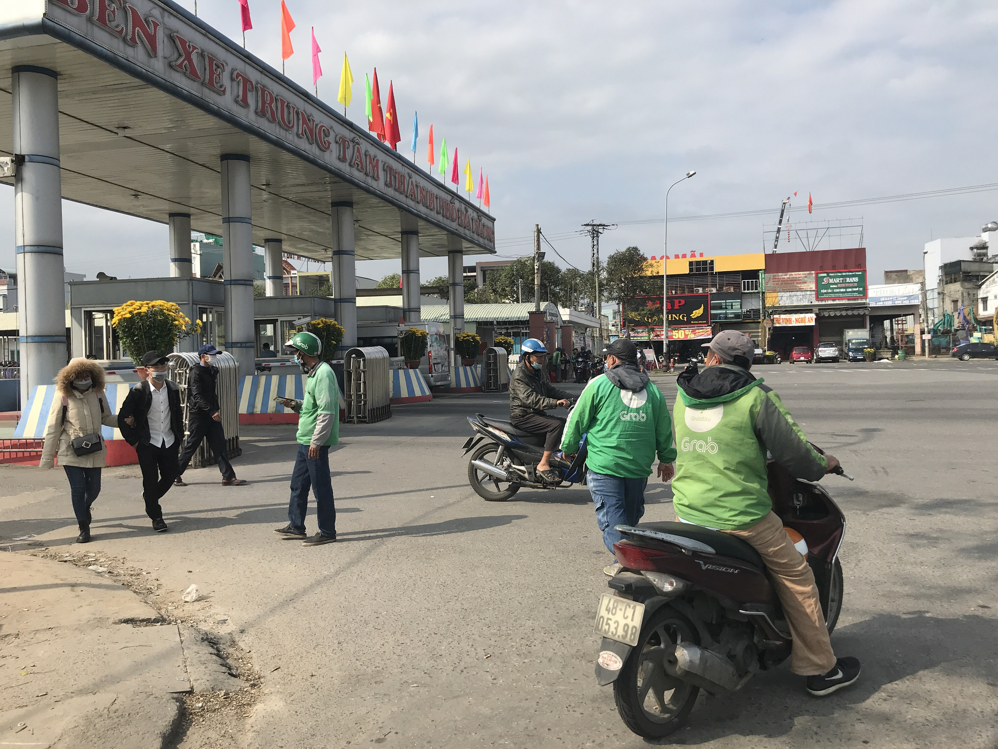 Đà Nẵng: Sau Tết, tài xế xe ôm “méo mặt” vì quá ế khách - Ảnh 2. Đà Nẵng: Sau Tết, tài xế xe ôm “méo mặt” vì quá ế khách - Ảnh 2.