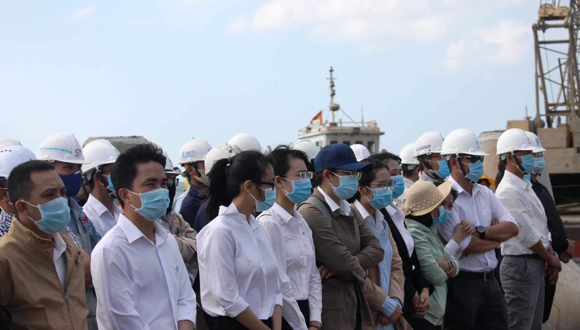 Chủ tịch UBND tỉnh Ninh Thuận dự lễ ra quân xuân 2021 - Ảnh 3. Chủ tịch UBND tỉnh Ninh Thuận dự lễ ra quân xuân 2021 - Ảnh 3.