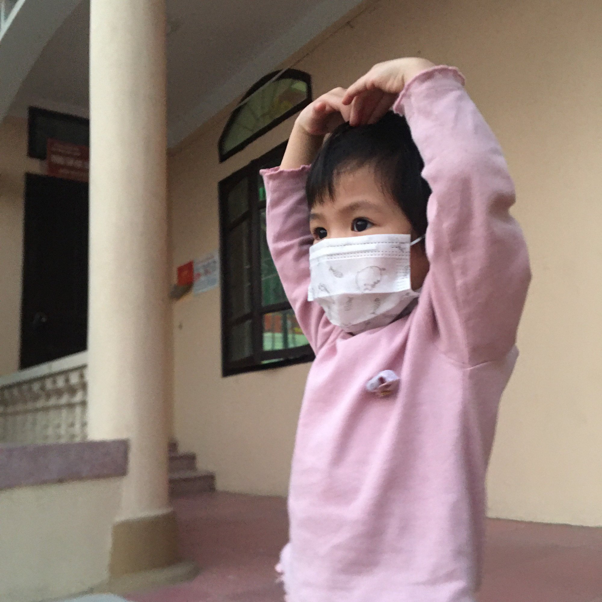 Cẩm Giàng: Nữ y tá cách con 30m trong tâm dịch, nghe tiếng con khóc xé ruột gan mà không thể chạm vào - Ảnh 8.