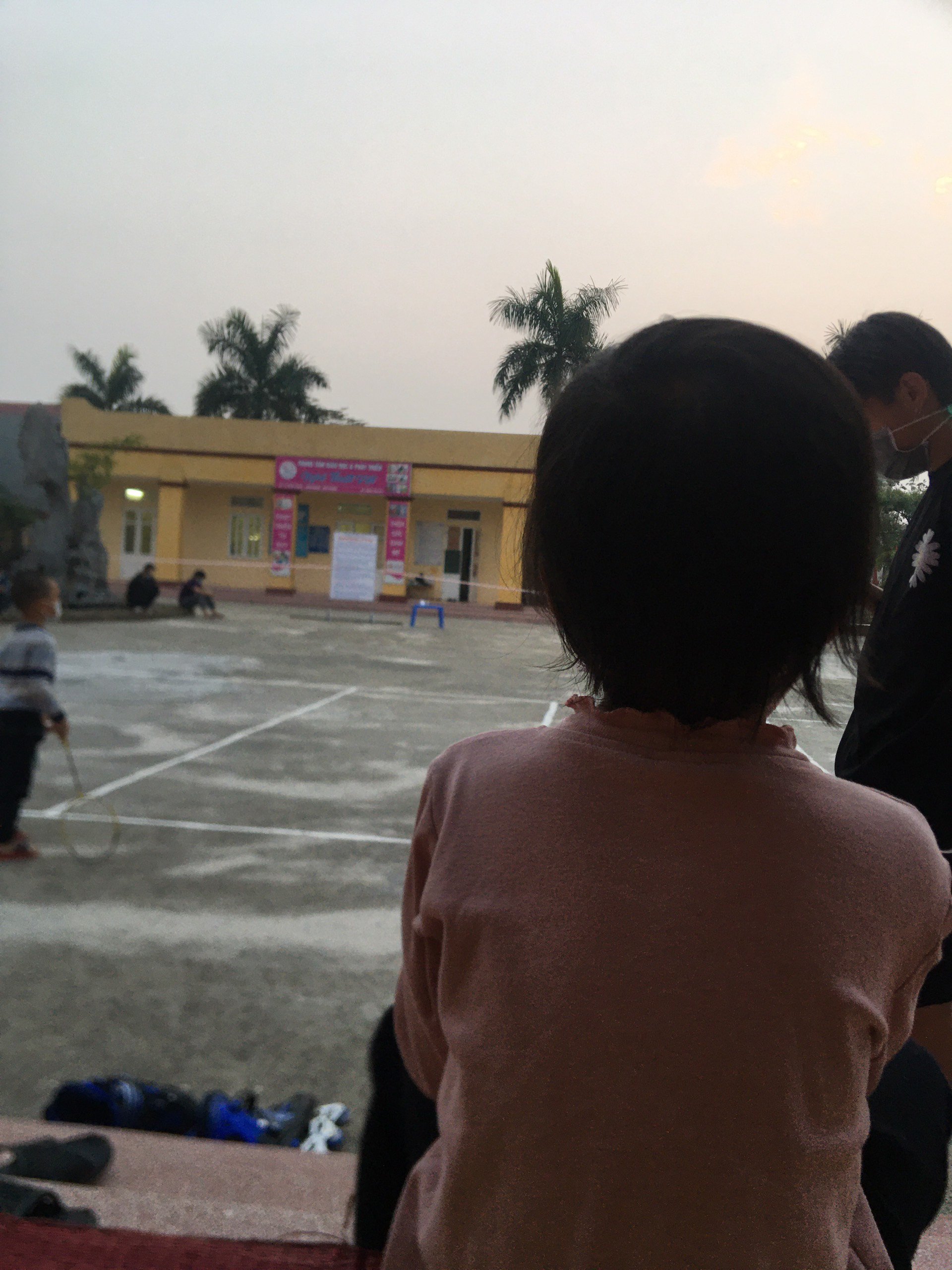 Cẩm Giàng: Nữ y tá cách con 30m trong tâm dịch, nghe tiếng con khóc xé ruột gan mà không thể chạm vào - Ảnh 11.
