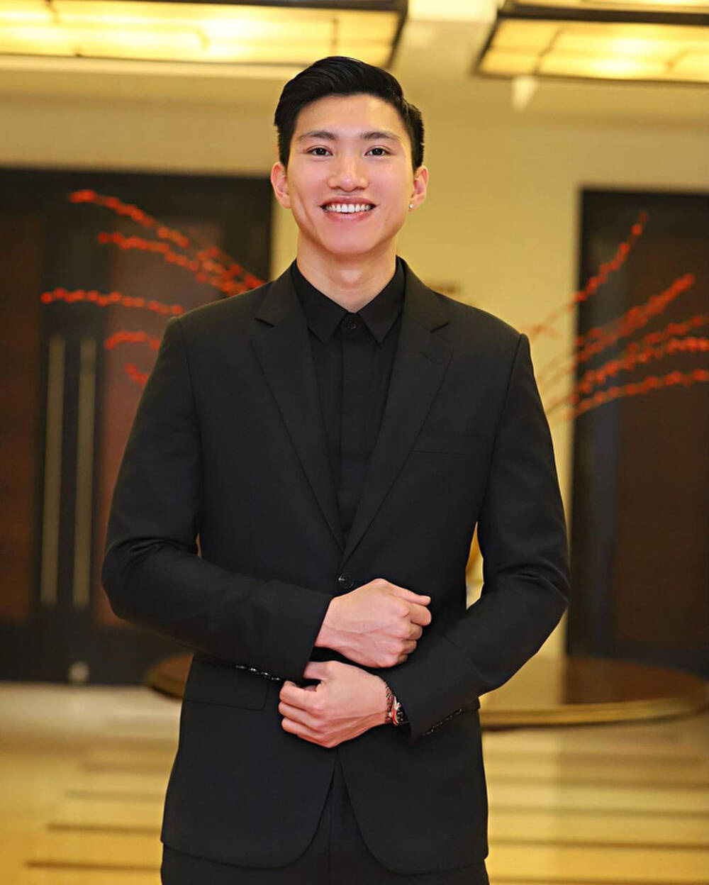 Người đẹp thi hoa hậu Doãn Hải My &quot;đánh dấu chủ quyền&quot; với Đoàn Văn Hậu - Ảnh 1.