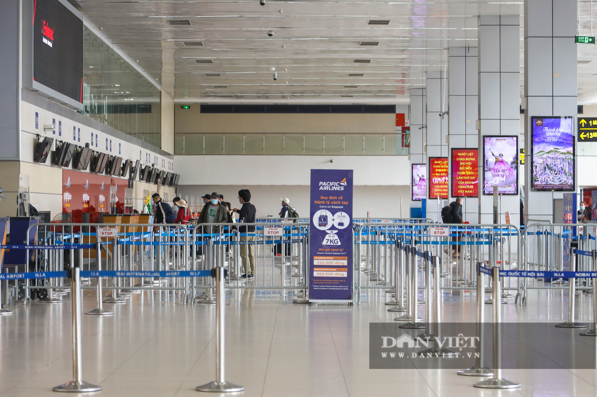 Sân bay Nội Bài đìu hiu lạ thường ngày cận Tết - Ảnh 3.