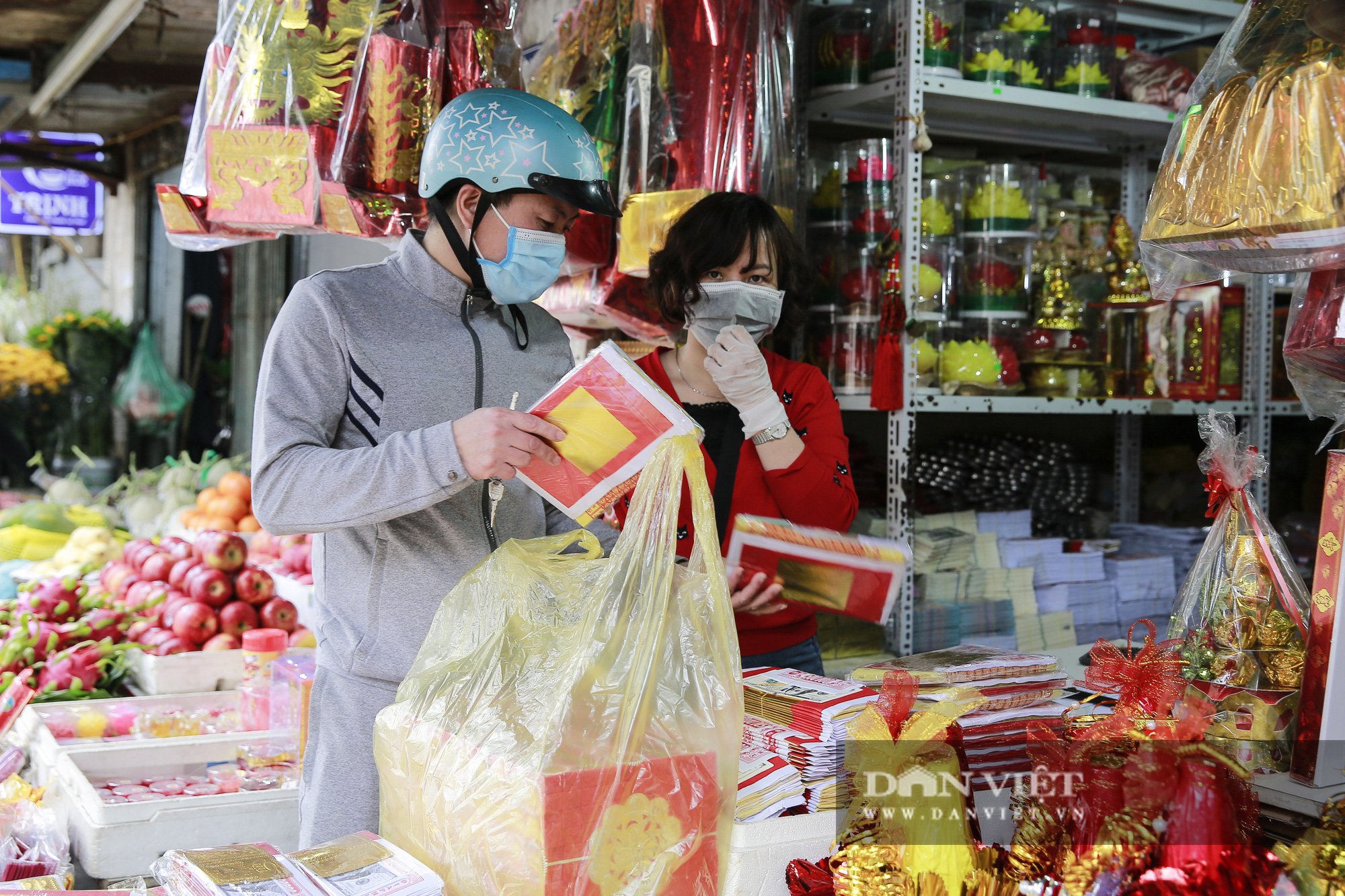Sợ Covid-19, người Hà Nội cúng ông Công ông Táo sớm - Ảnh 3.