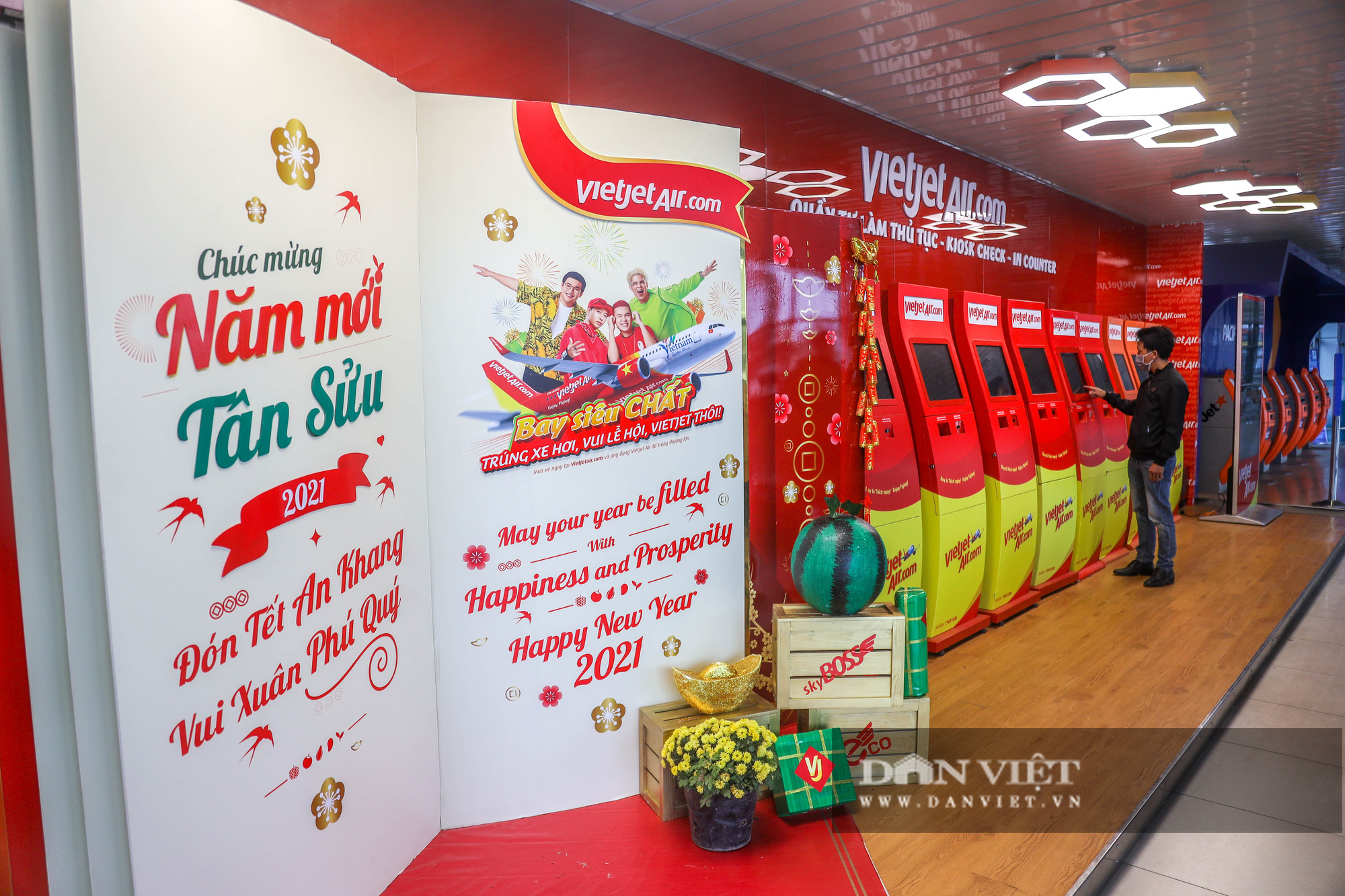 Sân bay Nội Bài đìu hiu lạ thường ngày cận Tết - Ảnh 4.