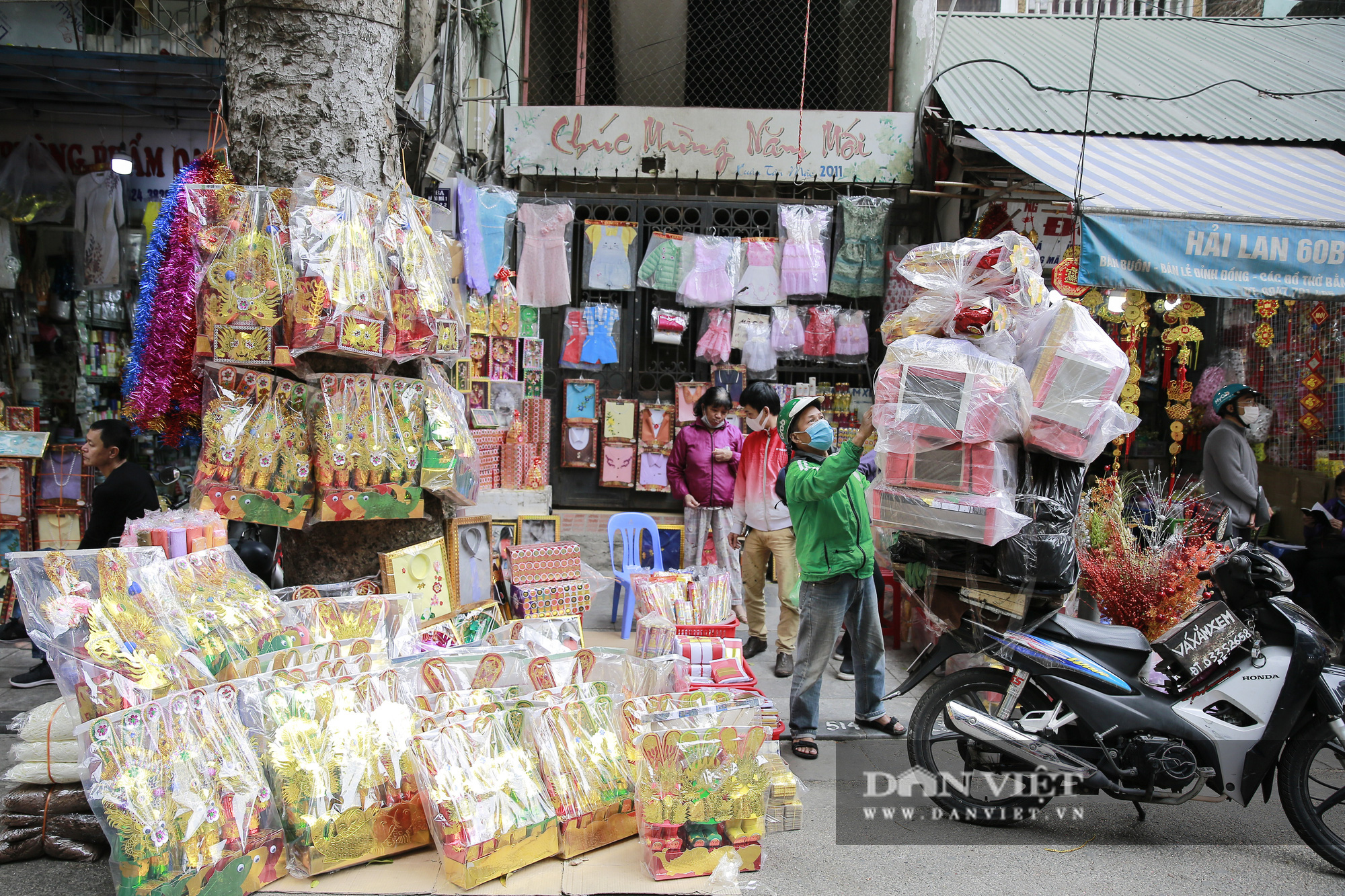 Sợ Covid-19, người Hà Nội cúng ông Công ông Táo sớm - Ảnh 9.