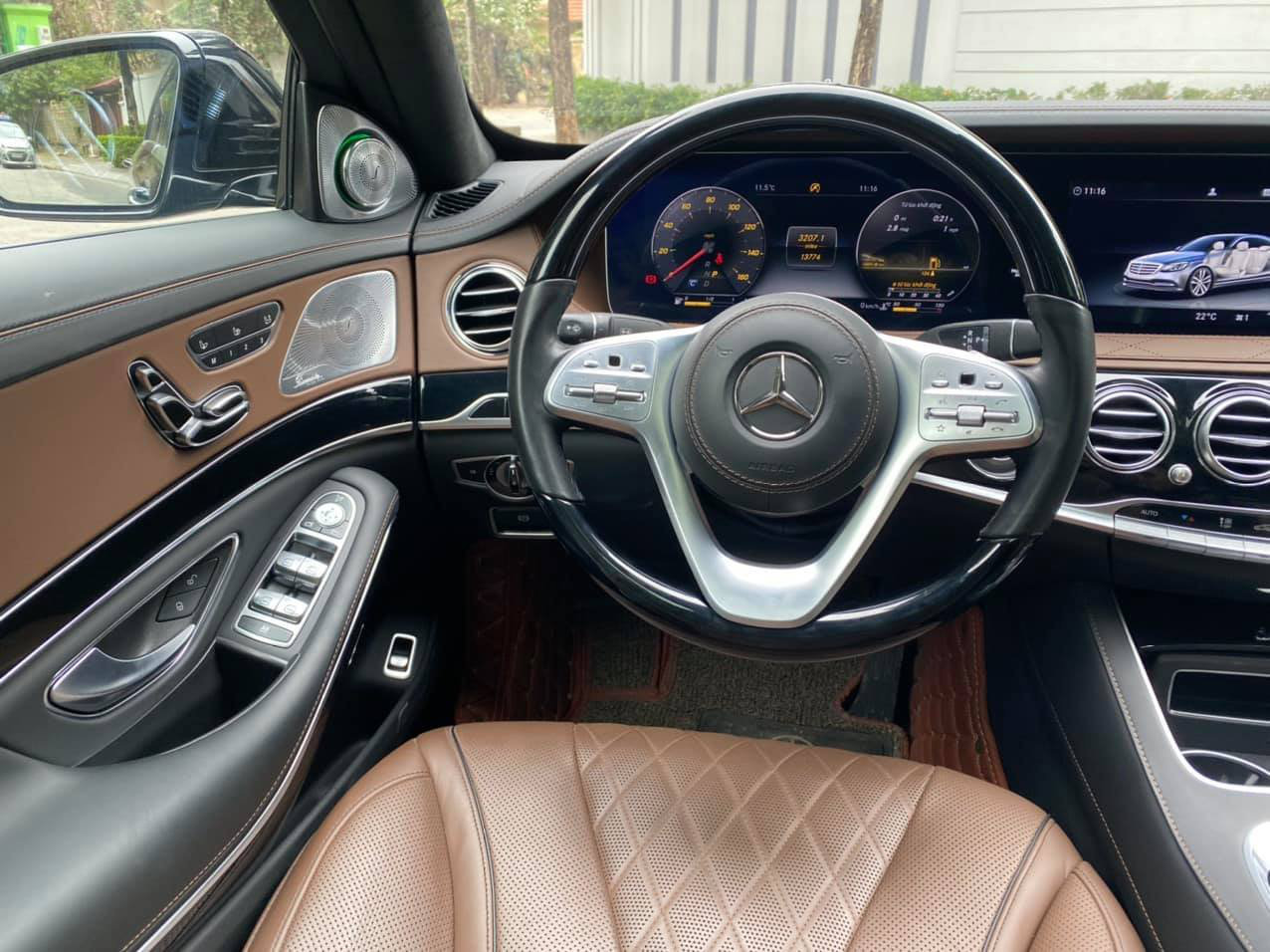 Xe Mercedes sang trọng này chạy hơn 2 vạn rao bán giá khó tin - Ảnh 3.