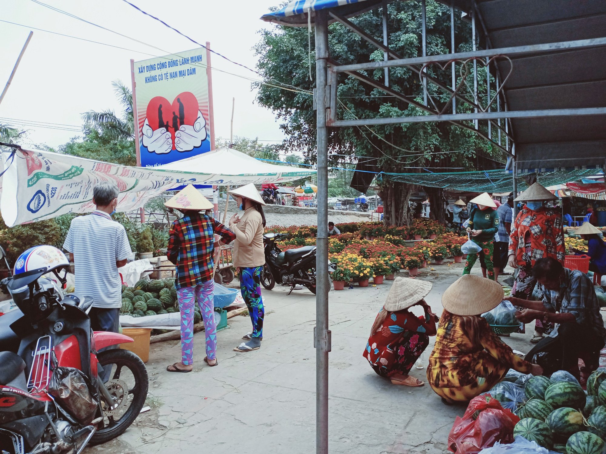 Chợ quê tôi ngày 29 Tết.