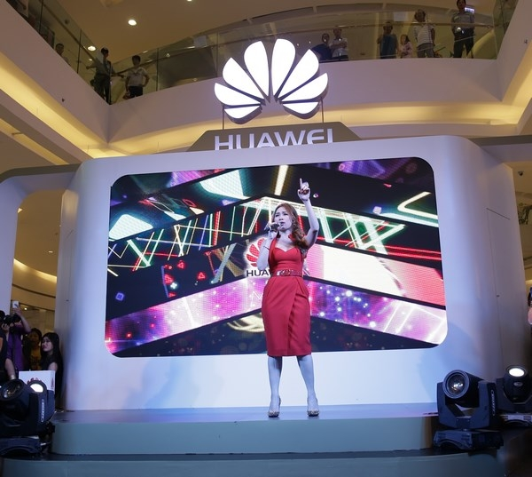 Ca sĩ Mỹ Tâm đại diện cho điện thoại Huawei và cái kết bất ngờ - Ảnh 10.
