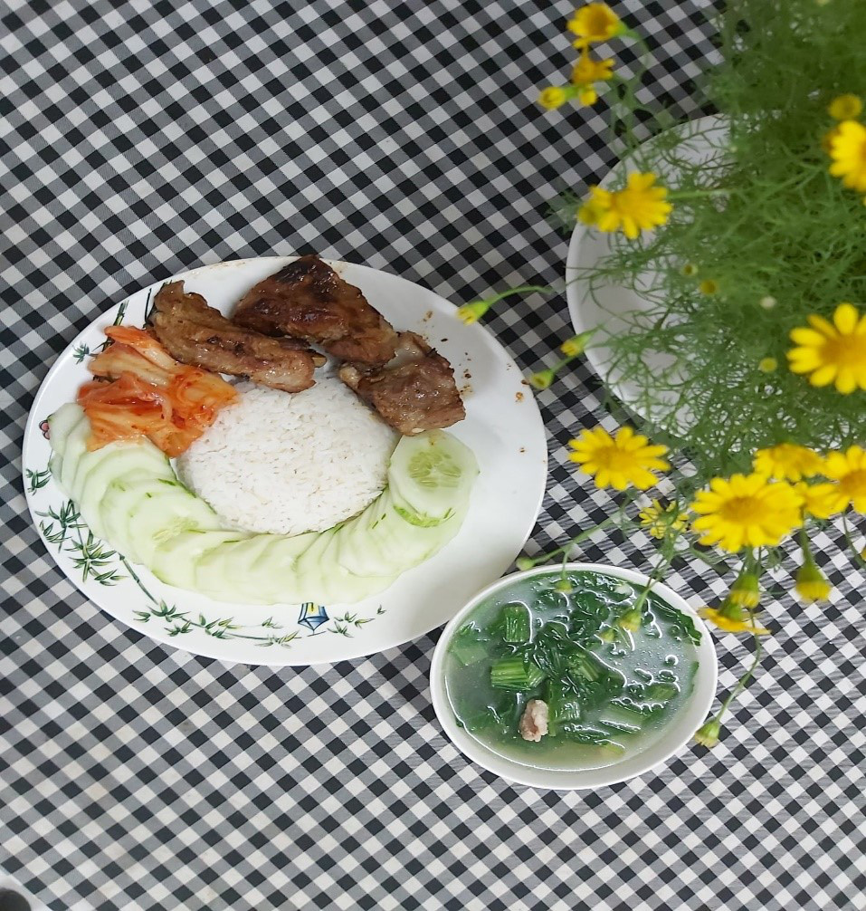 Bài dự thi &quot;Ăn Tết thời Covid&quot;:Tết của những người &quot;mắc kẹt&quot; - Ảnh 1.