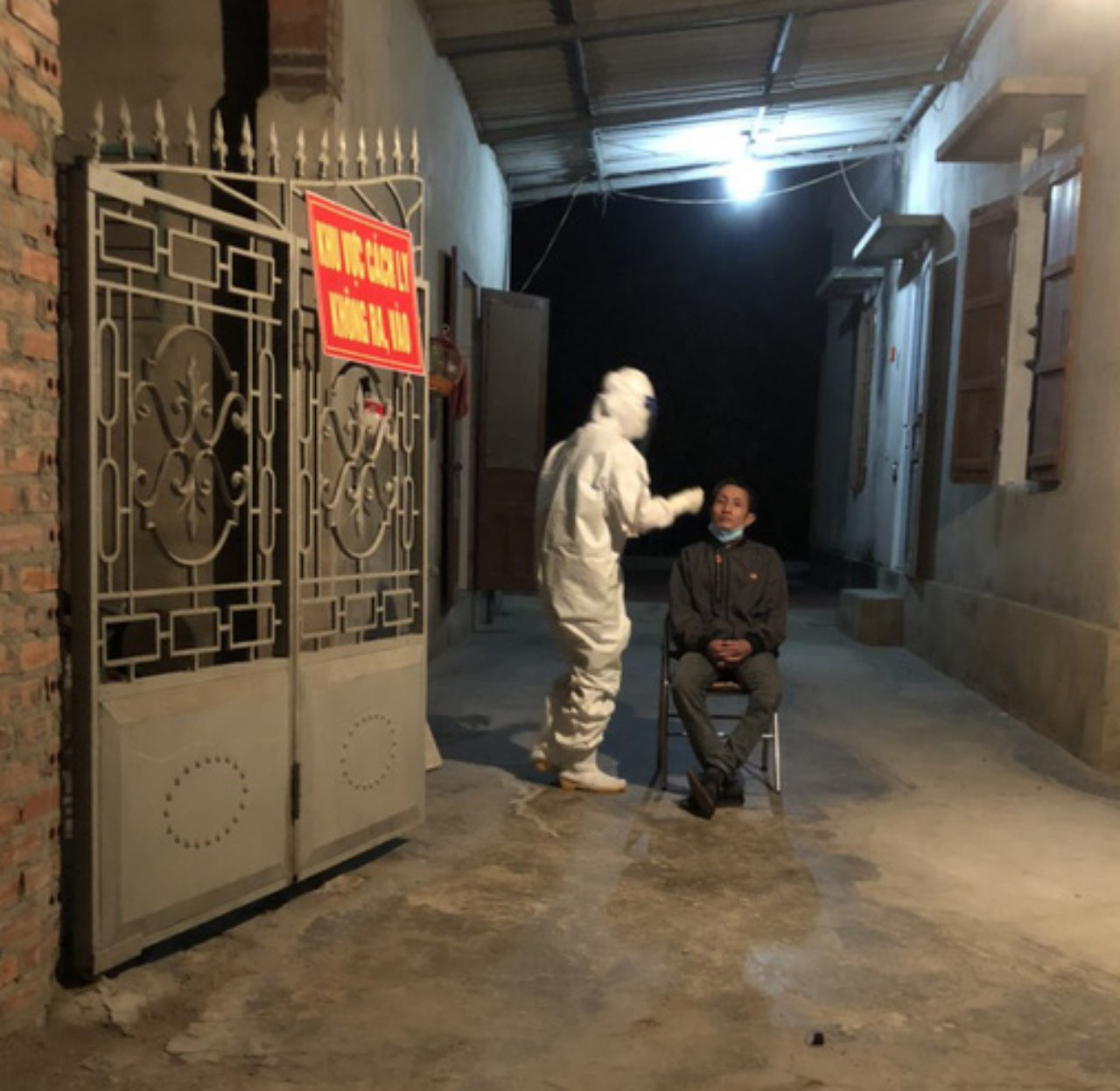 Những câu chuyện xúc động về các “chiến binh áo trắng” giữa tâm dịch Covid-19 ở Hải Dương - Ảnh 1.