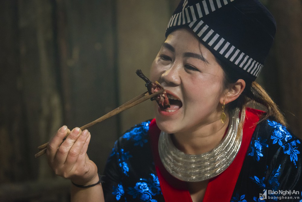 Nghệ An: Con đặc sản trông thì ghê nhưng ăn lại mê, thơm &quot;điếc mũi&quot; nơi Cổng trời Mường Lống - Ảnh 7.