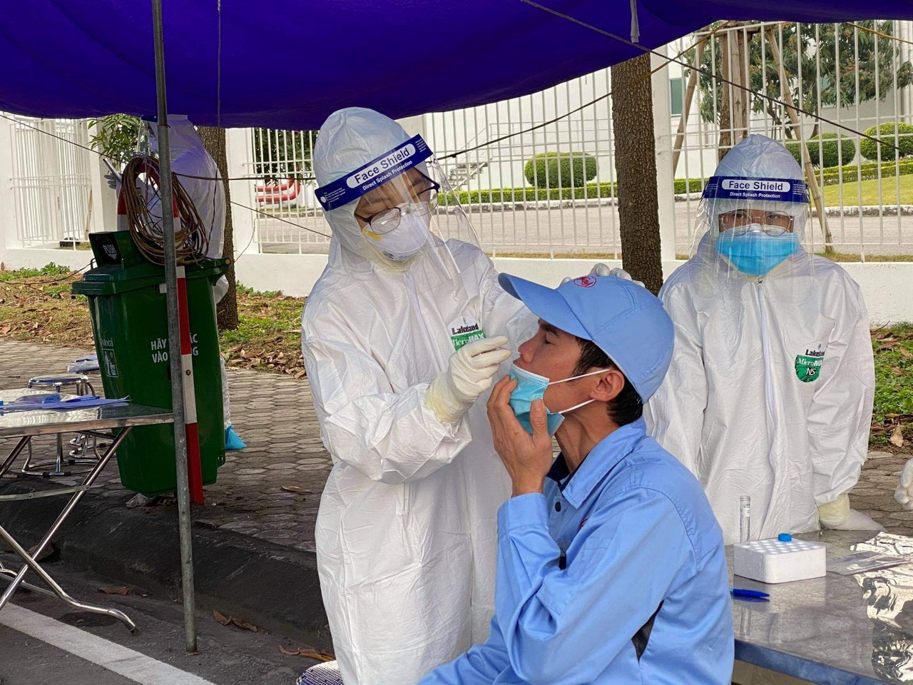 Những câu chuyện xúc động về các “chiến binh áo trắng” giữa tâm dịch Covid-19 ở Hải Dương - Ảnh 3.