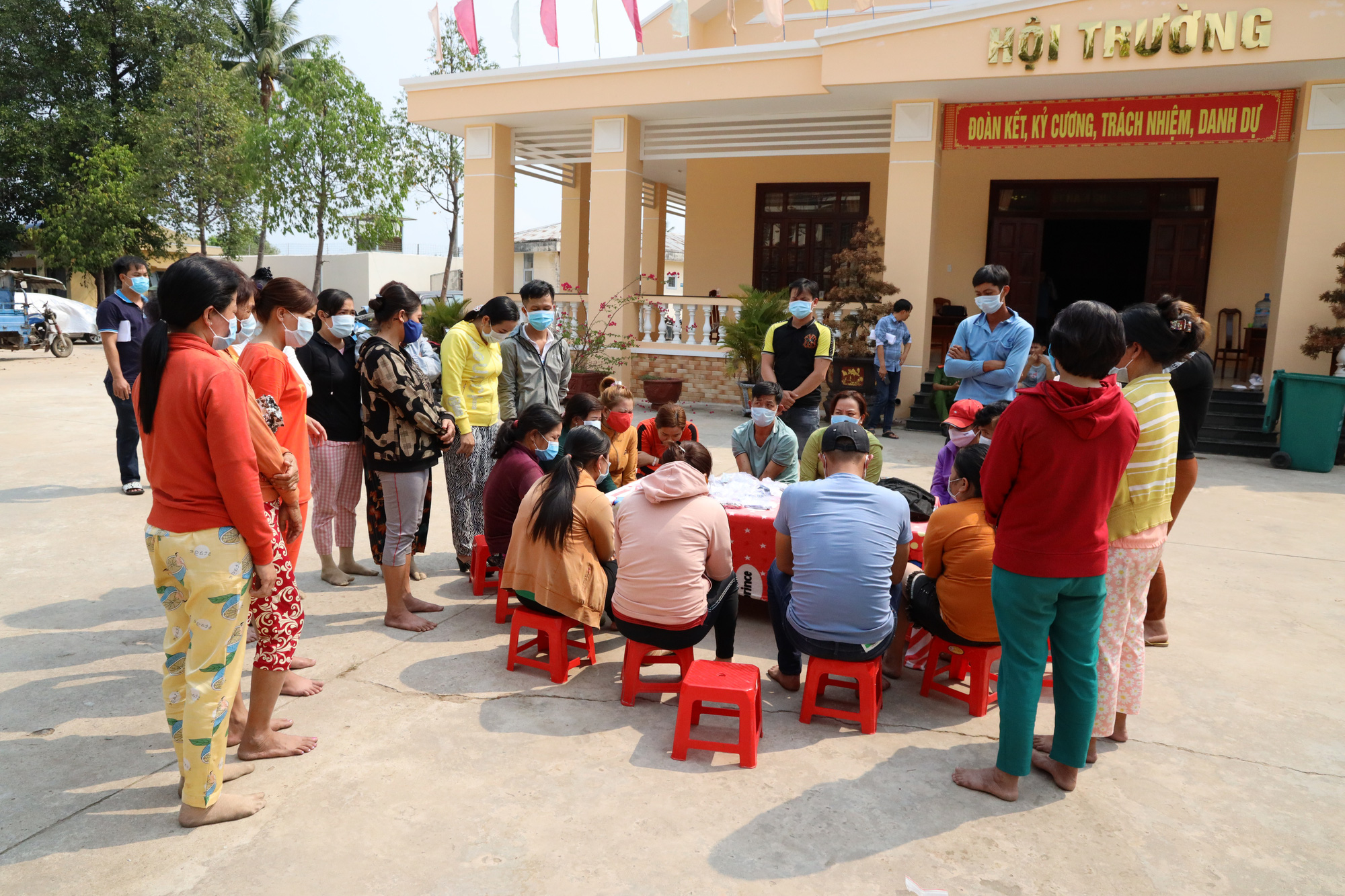 Phá sòng bạc của các &quot;quý bà&quot;, thu hơn nửa tỷ đồng - Ảnh 1.