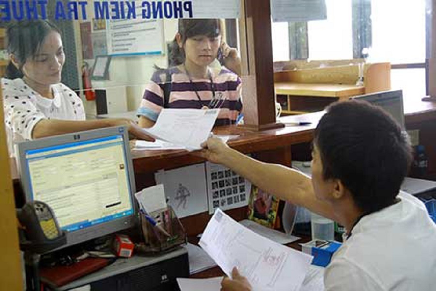 Người dân có thể nộp tiền sử dụng đất cả ngày nghỉ - Ảnh 1. Người dân có thể nộp tiền sử dụng đất cả ngày nghỉ - Ảnh 1.
