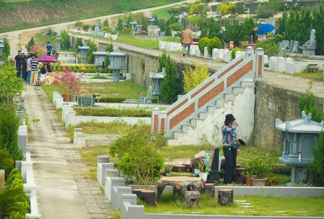 Những lưu ý khi tạ mộ mời ông bà tổ tiên, người thân về ăn Tết không phải ai cũng biết - Ảnh 2.
