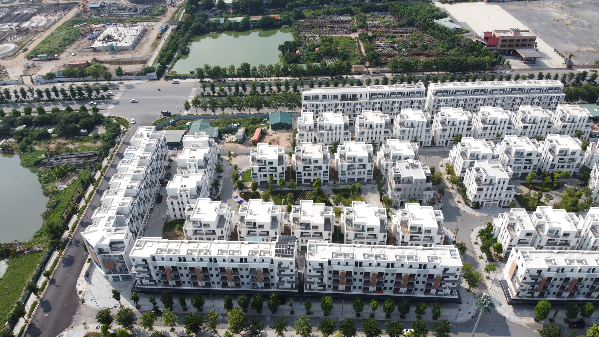 Nhà liền kề "sống khoẻ" vì người giàu tăng nhanh - Ảnh 2. Nhà liền kề "sống khoẻ" vì người giàu tăng nhanh - Ảnh 2.